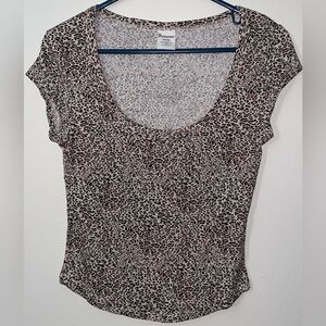 No Boundaries Juniors Leopard Print Tight Fitted Scoop Neck Crop Top